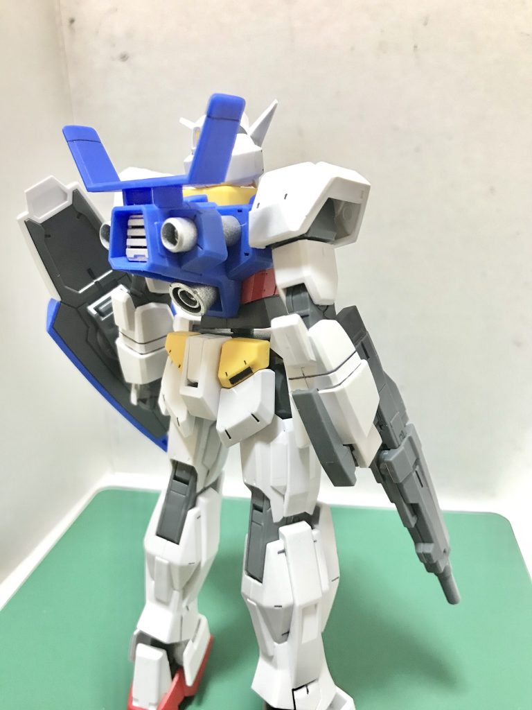 後ろから
装甲を着ける穴も無くノーマルのままでも違和感なし
バンダイ驚異のメカニズム