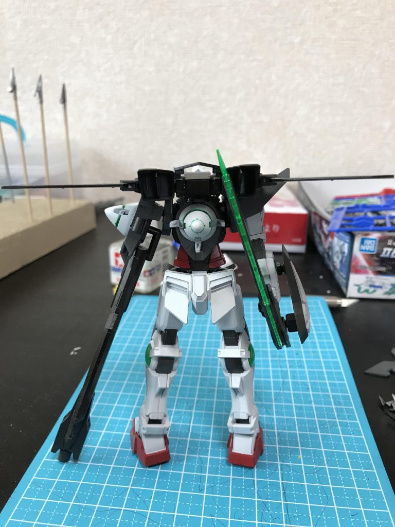 背面にはHGオーバーフラッググラハム専用機のバックパックを付けています。