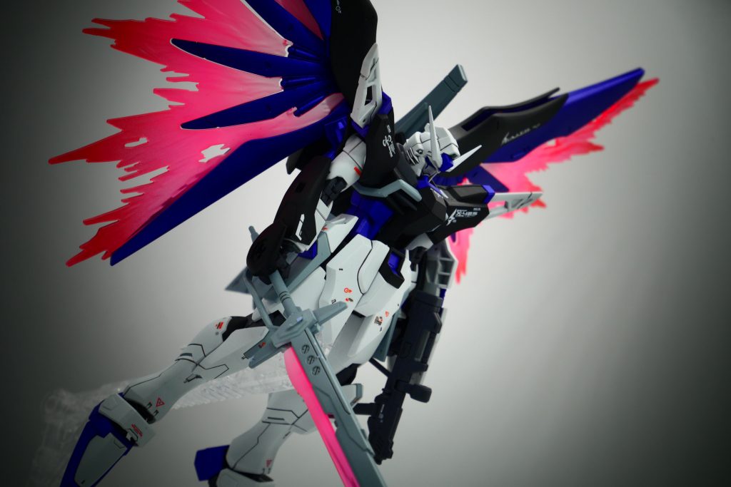 RGのデカール貼ったあとに友人のお高いカメラで撮ってもらいました。
やはり高いカメラは違うんだなと実感しました…