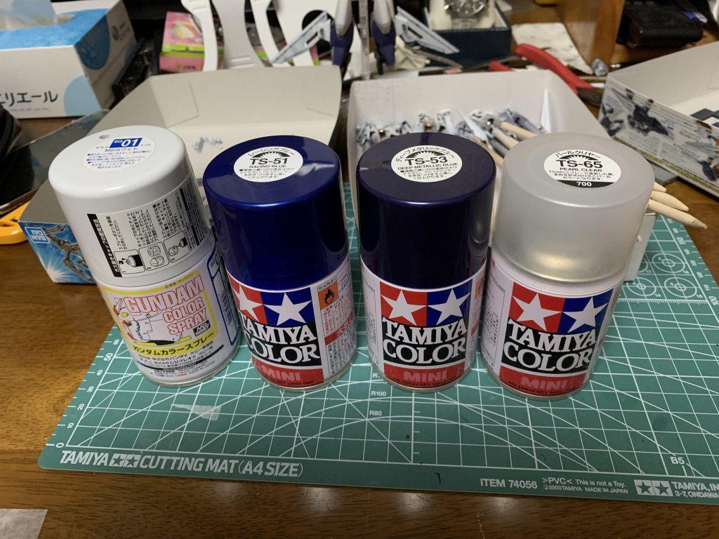 カラーリング。メインカラーはレーシングブルー、差し色にディープメタリックブルーを使用。さらにレーシングブルーにはトップコートとしてパールクリヤーを吹いて、メタリックカラーっぽい感じにしました。