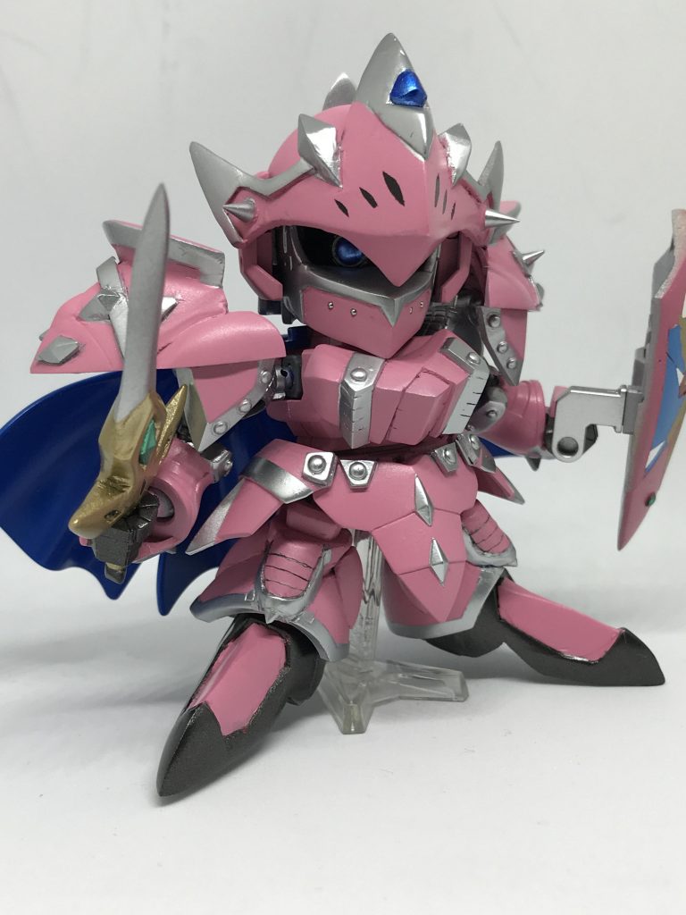 ドレスデン王国の後の騎士団長であり正体を隠し円卓の騎士へ。凄腕の剣士です