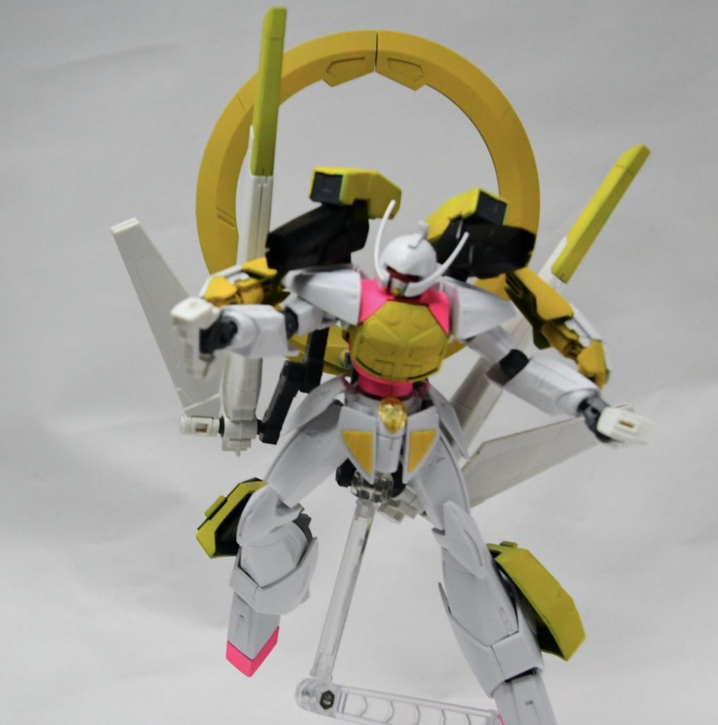 武装紹介
ビームハンドガン
サテライトキャノンに装備された武装
威力こそ低いものの、連射性と取り回しに優れる上にビームソードも展開できる事から、中距離での牽制や近距離での対応もこなせる万能武装