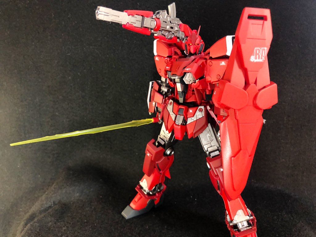 ビームサーベルもあります
ビームサーベルパーツは透明若しくは黄色がなかったので拾ったヤツをつかいました