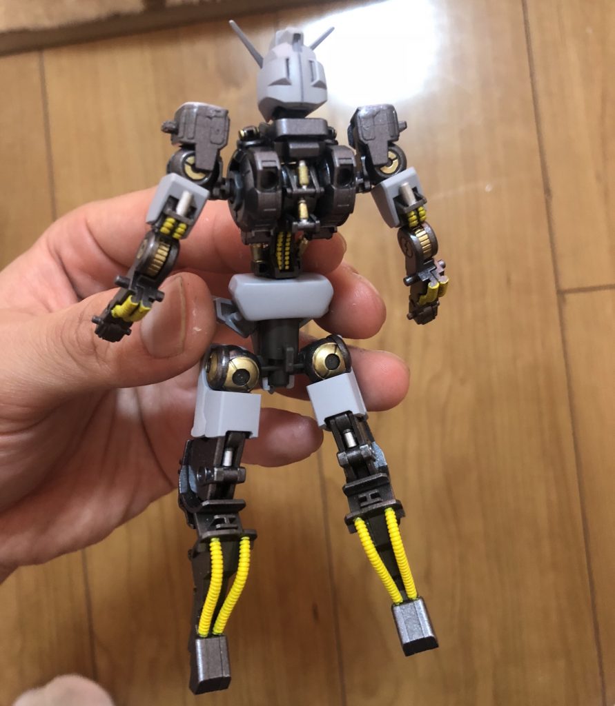 フレームも塗装、今回は差し色に黄色。