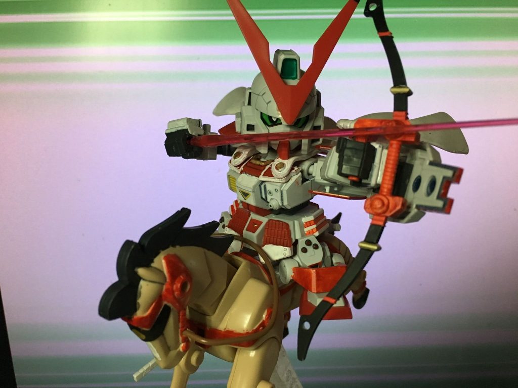 光の矢を放つ弓。騎射も難なくこなす。