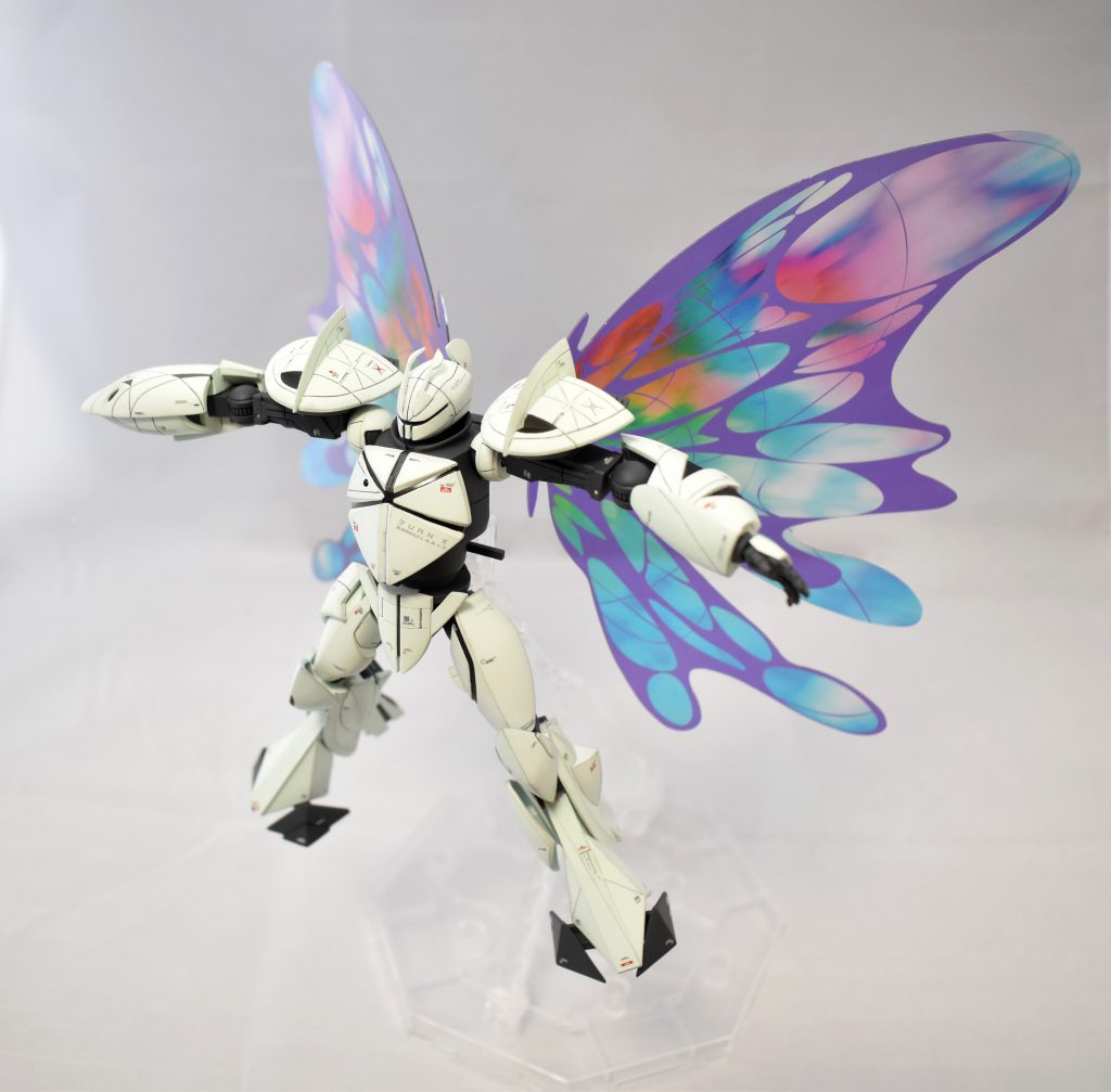 HGの月光蝶エフェクトはターンエーにしか取り付けられない構造になっているので、ジョイントパーツを新たに製作。アクションベースにも簡単に接続できます。