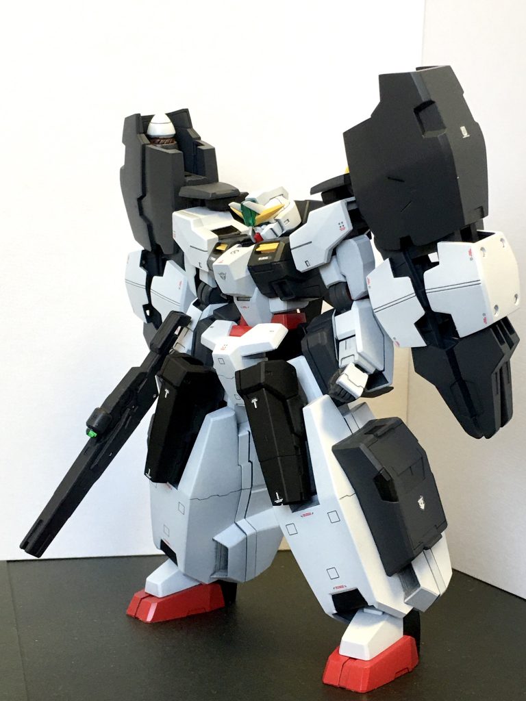 スタイリングとカラーリングはガンダムヴァーチェをイメージ。
擬似太陽炉を本体に1基、左右のGNビックキャノンに各1基搭載。