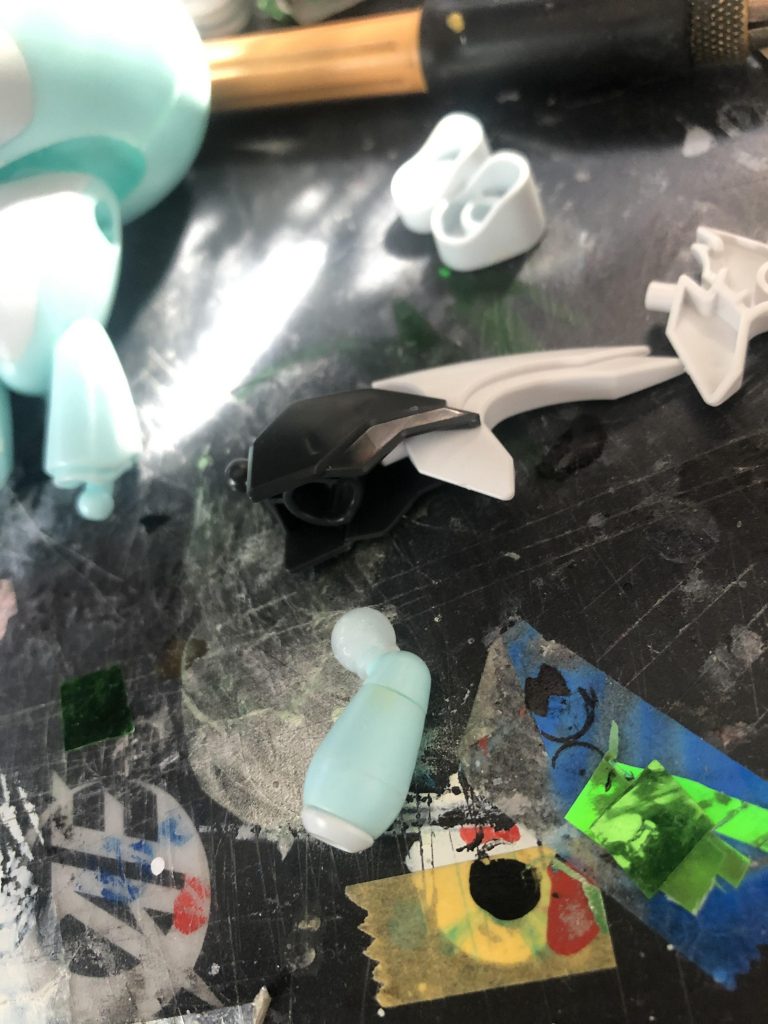 デスサイズの肩はそのまま腕側の受けを広げて