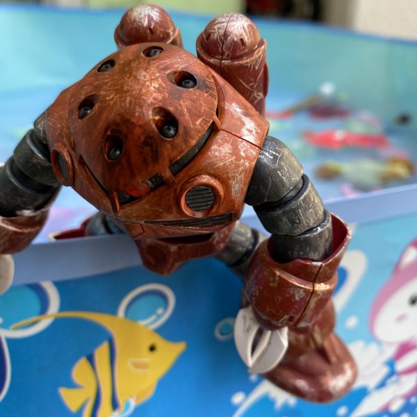 命からがら撤退するシャア専用ズゴッグ