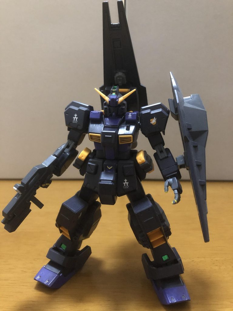 正面から。
ヘイズル2号機からシールドブースターをとってきて2基装備させてます。