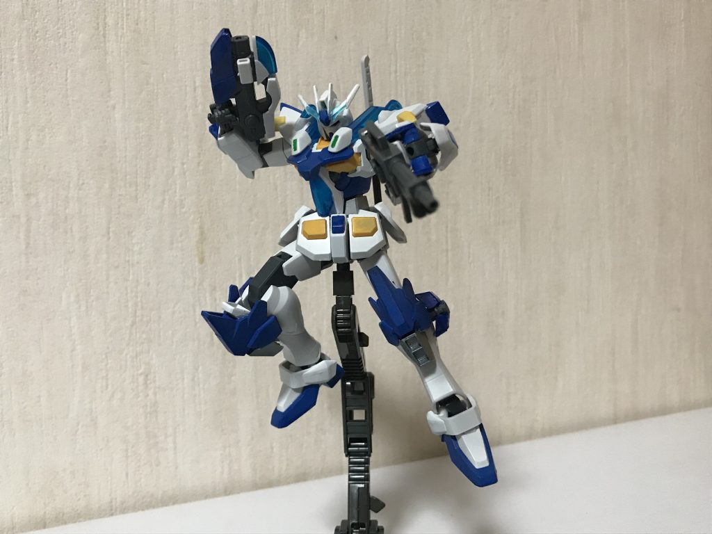 背部には基本的に近接武器と射撃武器を一つずつ装備しています。