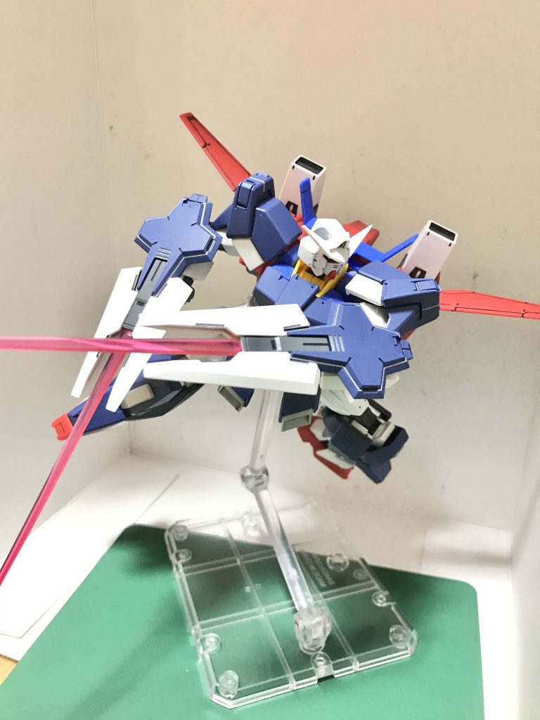 サーベル発振
攻防一体の武装って良いよね