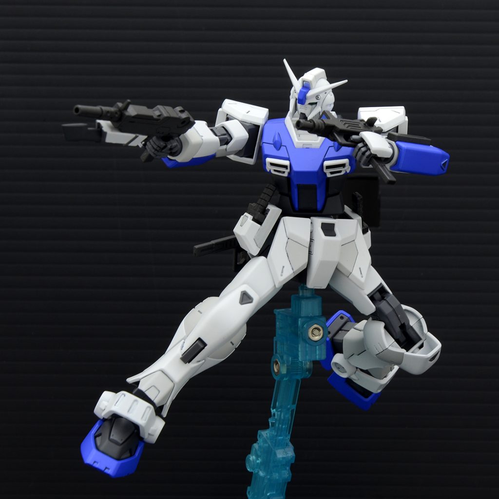 余剰パーツのマシンガンは下部にヒートナイフを追加しました。