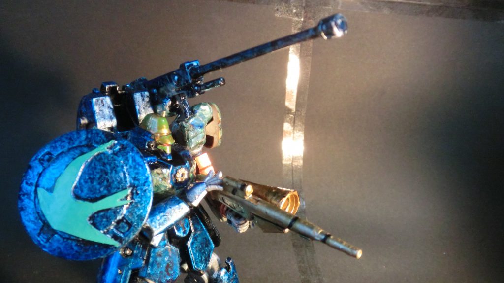 背中にマーズフォーウェポンの残りパーツとトールギスのドーバーガンを付けました。
後方支援っぽく作りたかったので。