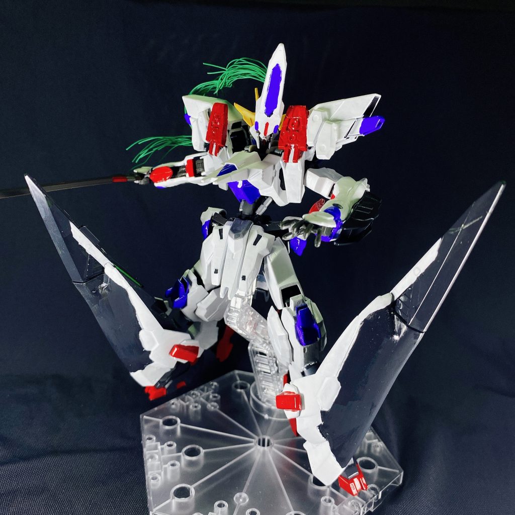 リード線で作ったたてがみがお気に入りポイント。
たてがみは、ツインリアクターで発生する余剰な熱を放出する冷却用です。