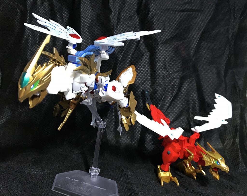 新旧ドラゴンモード。
ヴァルキランダーの方はなんちゃってですが。
前のドラゴンが、子供ってぽいデザインの顔立ちだったのに対して、エクスヴァルキランダーでは成長した大人のドラゴンといった感じの顔立ちになってます。