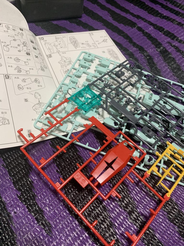 合わせ目が多いですが部品が少ないので楽ですねー