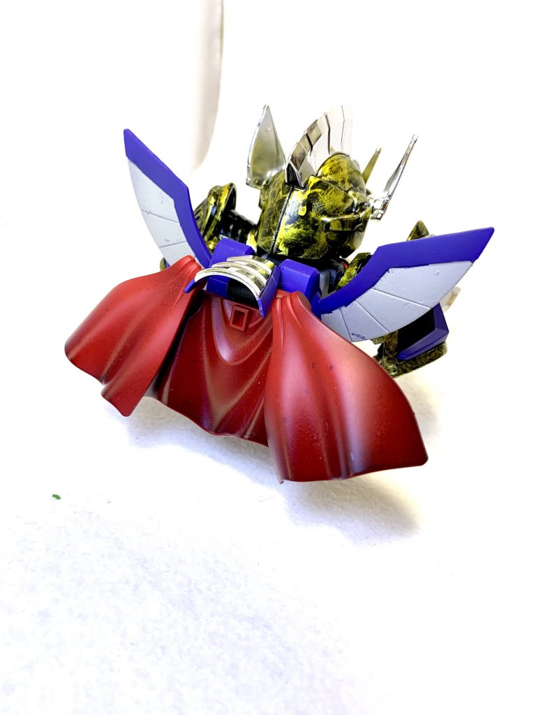 一番のお気に入りポイントのマント

クリアブルーをサッと噴いて革っぽい感じにしてます。