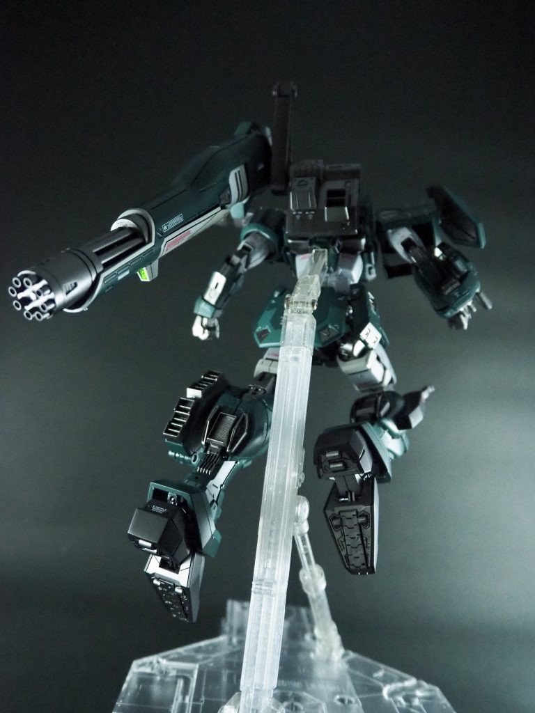 足裏ローラーとキャタピラ
足裏をタガネや平刃で削り落としてからプラ板、プラ板で製作
フライングベースにも対応