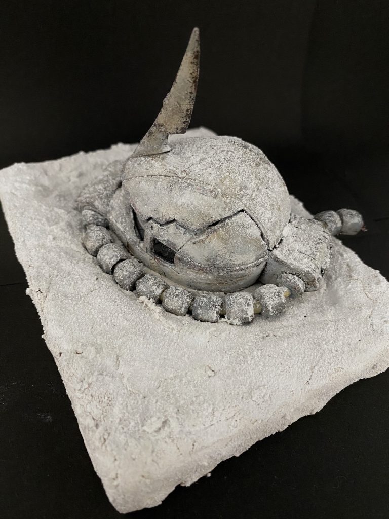 リアビューですね～
ザク自体もさることながら地面の雪の表現にもちょっとこってみましたw
タミヤのテクスチャペイント(雪)を使っています。