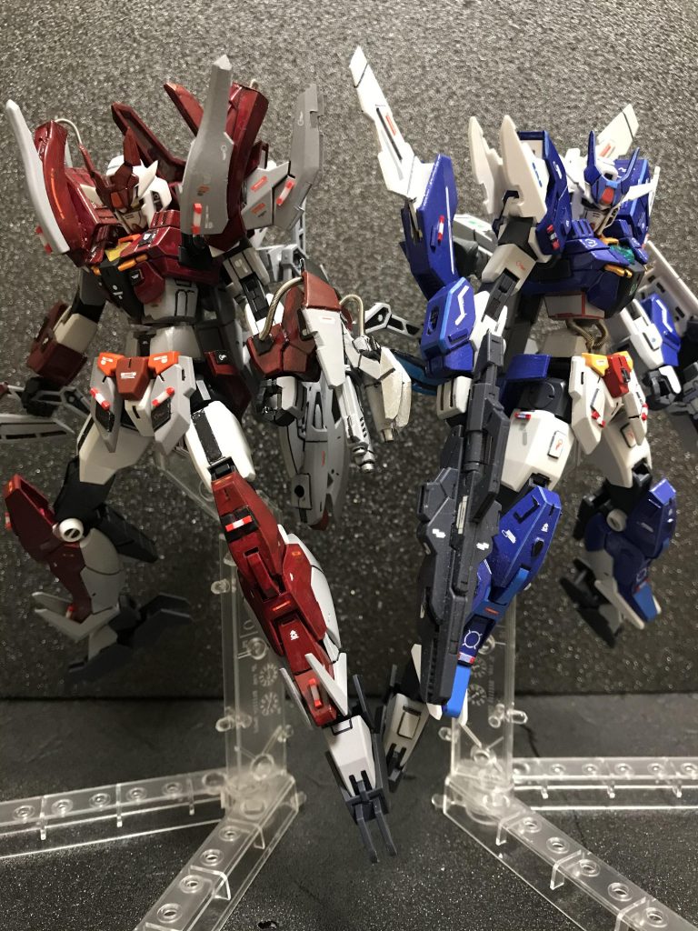 アースリィと。パトランプが共通らしさ出してて良い感じかなと！
並べてみると首とか腰の改善の仕方変えてるのちょっと目立っちゃうなー( ´Д`)
アースリィもマーズフォーに合わせてまたイジるかな！