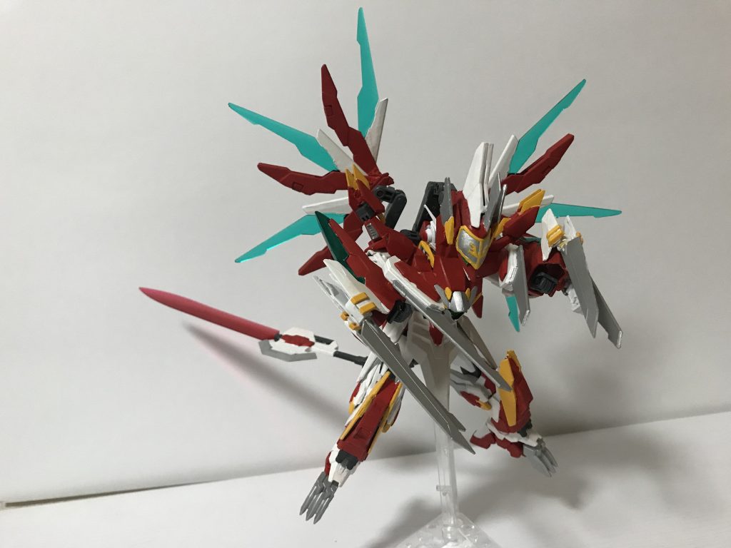 ドラゴンモードその1
このドラゴンモードへと変形することによってガンダムモードの時よりもパワーとスピードが上がり、相手を圧倒する。