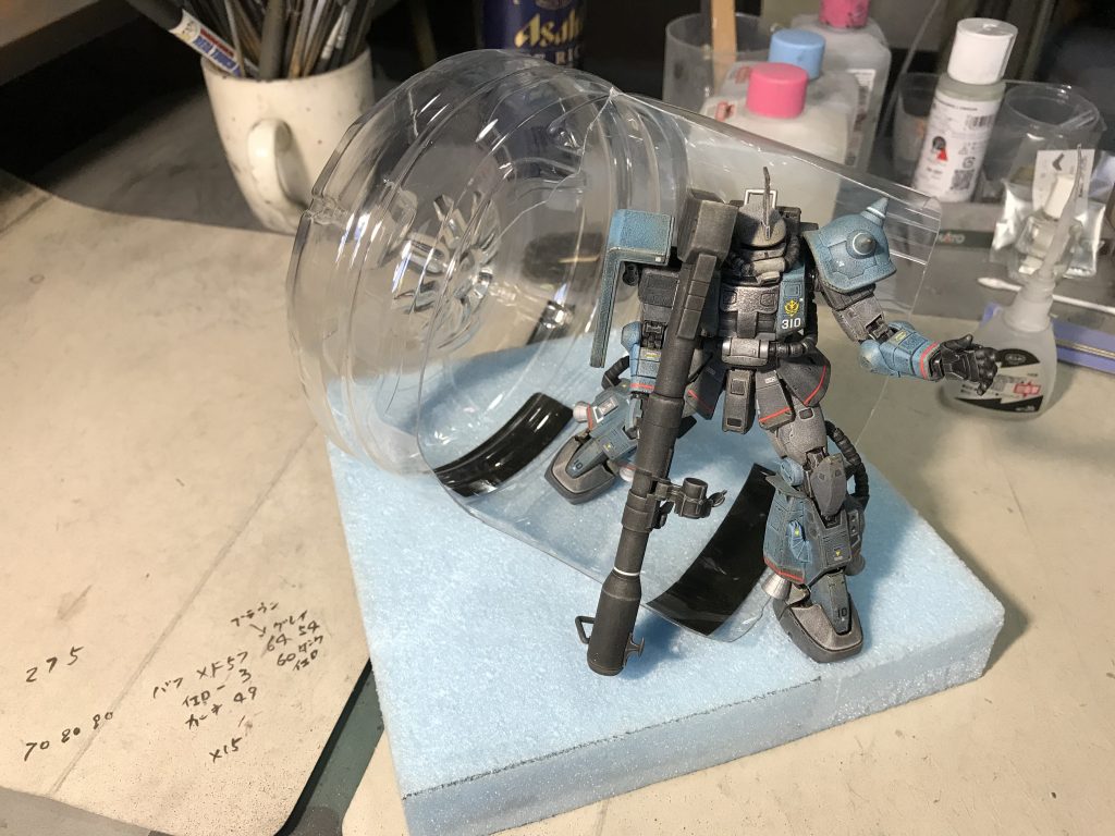 ペットボトルを切り取って😅