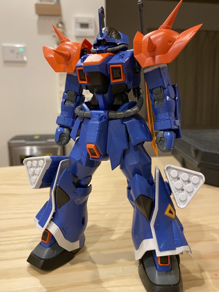 仮組みです。
胴体が潰れてみえたので腰を延長しました!
それに伴い腕の長さのバランスをとるため延長してます!