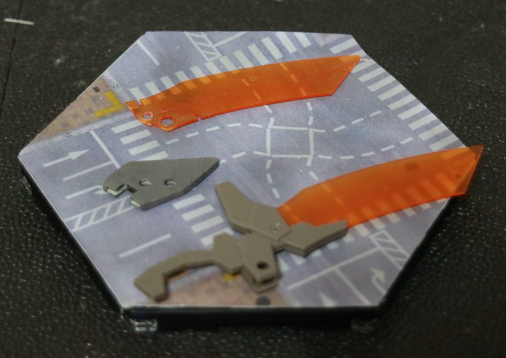 接続パーツはプラ板とプラ棒にて制作。割と簡素に仕上がってしまいましたが、モチベーションダウンのためディティール追加やデザイン変更などはせずに仕上げました。