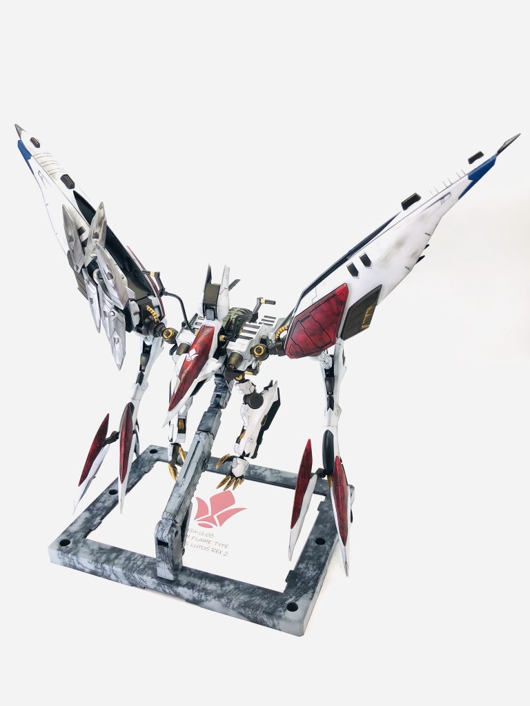 ハシュマル・リペアード
ハシュマルのパーツをメテオホッパーに移植した事で異様な存在感を放つ鉄華団MSのオプションマシン。バルバトスとの死闘で大破したマイクロウェーブ供給装置は厄祭戦時のもののため資料が少なく修復がほぼ不可能。なのでハシュマルの残骸で保護する事に。他にもレクスアームを有した接近戦やホッパー形態に変形するなどバラエティに富んでいるものの、結構ぎりぎりの状態で展示してるので動かすだけでもストレスが溜まる問題児です。