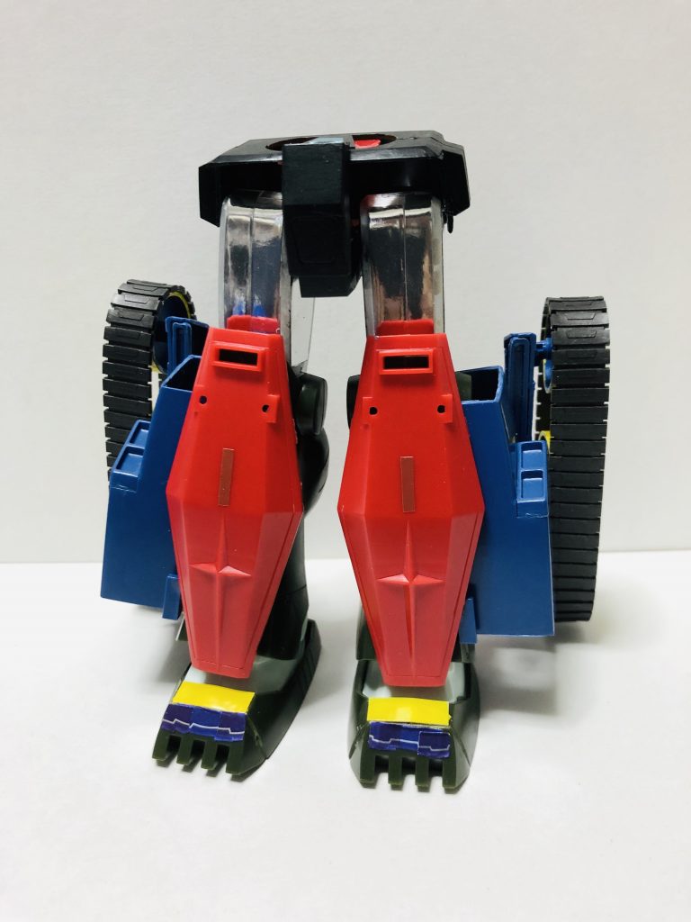 太ももにも銀メッキのシールを貼りました