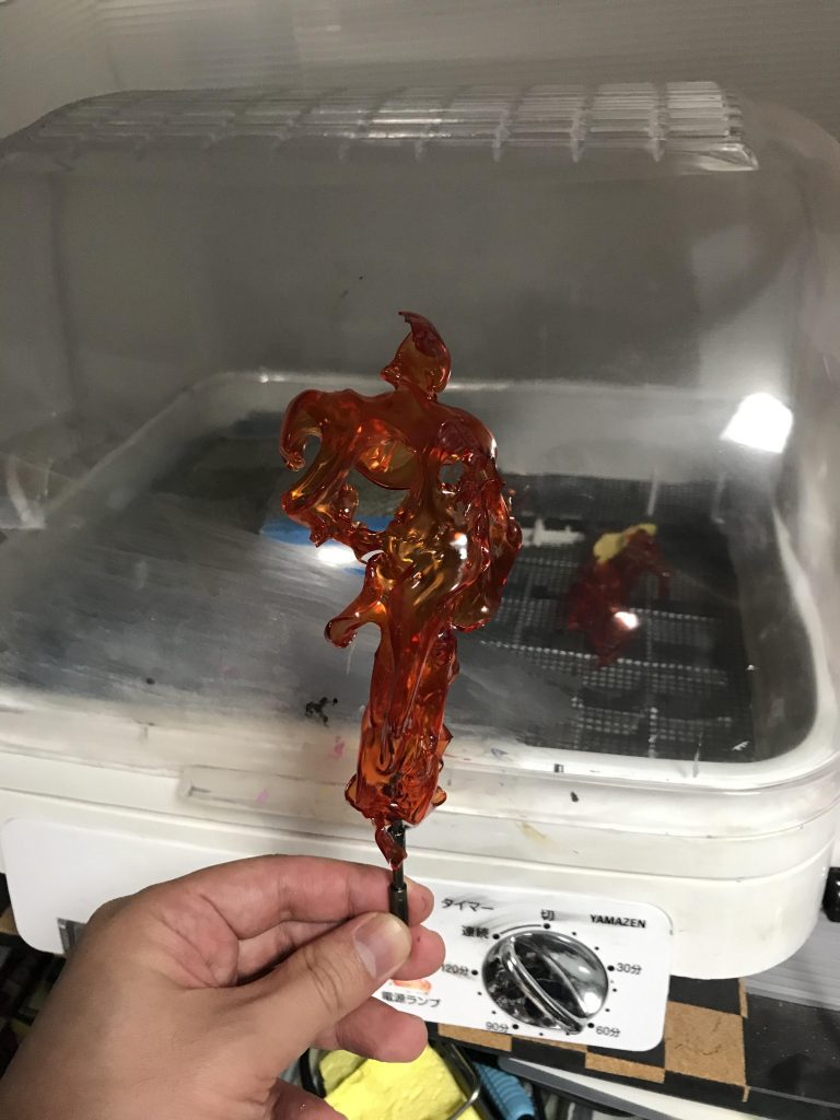 クリアレッド→クリアオレンジでグラデーションを掛け、