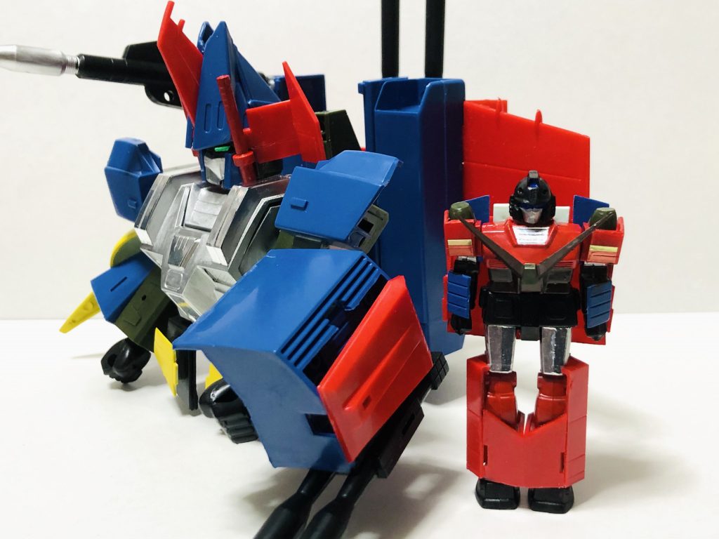 小型ロボは、1/250 Gアーマー付属のガンダムに、余ったコアファイターのパーツ等をつけています