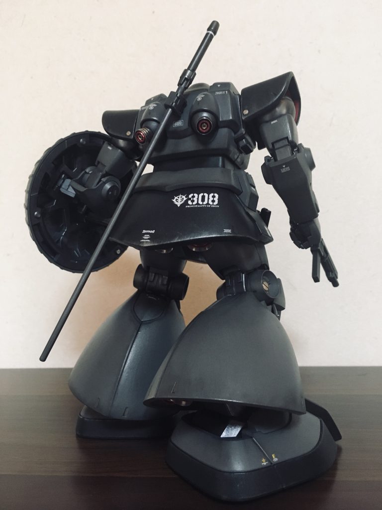 リアスカートと脚のラインが最高ですね。
プロポーションは完璧だと思います。
脇の下にコトブキヤのダクトパーツ、左右腰部に同じくコトブキヤのハッチパーツを地味に使用。