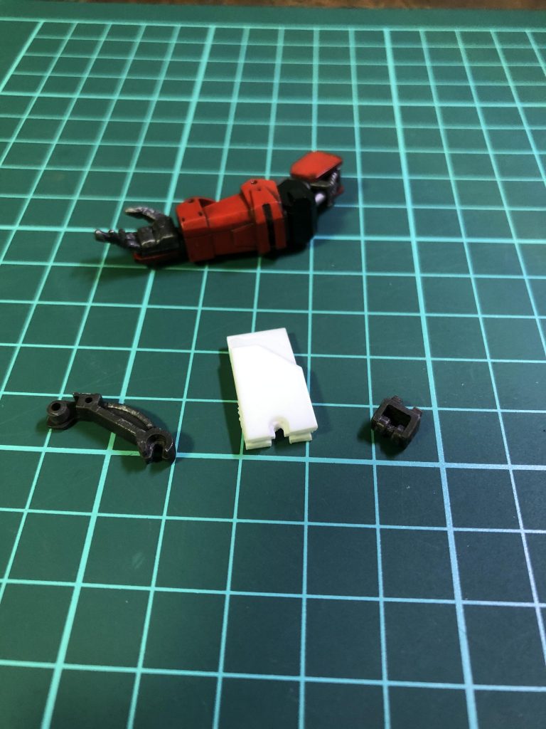 今はγナノラミネートソードの接続を可動しやすいように改造を考え中