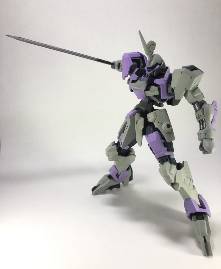 武器はバトルブレード一本と
脚部のハンターエッジのみ。
バトルブレードは好みで鍔を削ぎ、よりシンプルにしました。