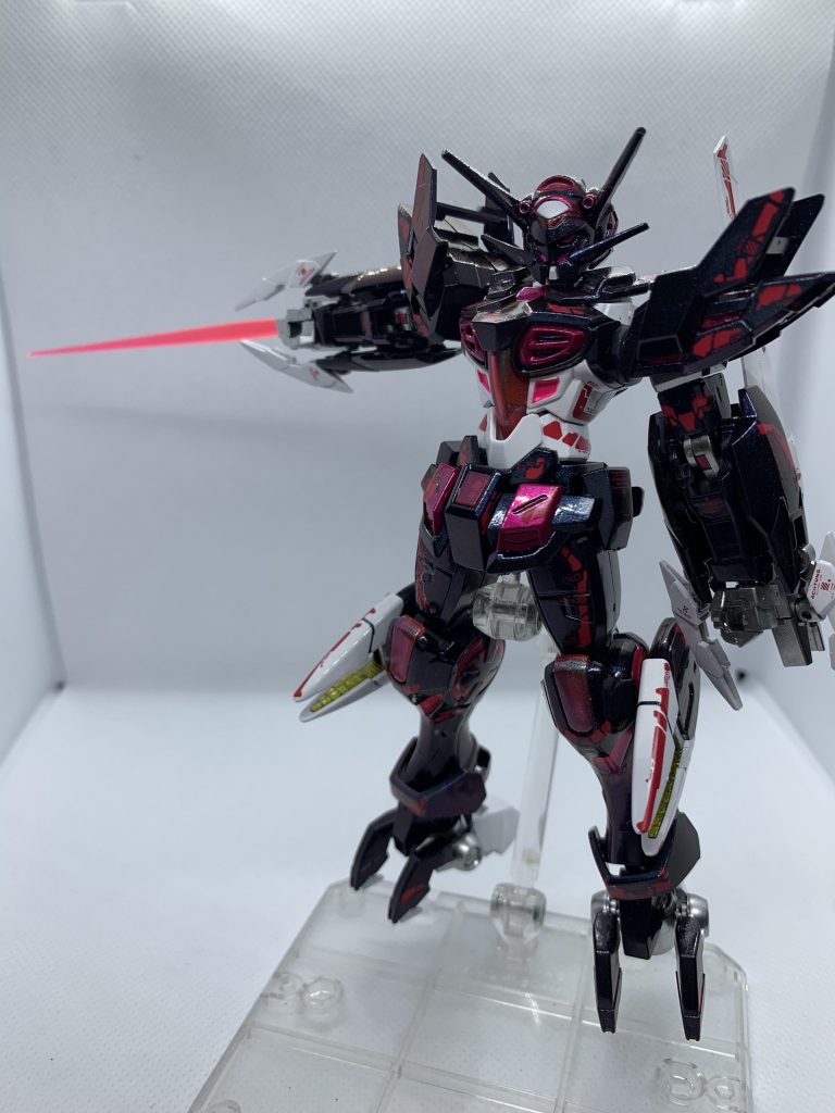 といった感じでG-エルスでした！
ビルド系から初のGレコのMSでしたね
思い返せば当時Gレコが深夜にやってたのに対して別局でビルドファイターズトライがやってましたね
夕方でしたが

この偏光沢塗料なんですが
ミラーネイルパウダーを無色透明の艶出しクリアーに混ぜて吹きました
ミラーネイルパウダーは百均などで買えます(売ってる売ってない扱ってる店舗等は変わります)
今回はそんな百均の底力を感じた制作でした

次回
ユニコーンを上げるヨ！(；・ω・)Σ    🦄=3