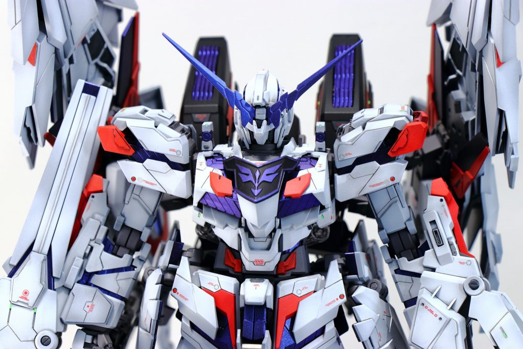 サイコフレームはガイアノーツよプリズムメタリックブルーヴァイオレットで塗装しました。