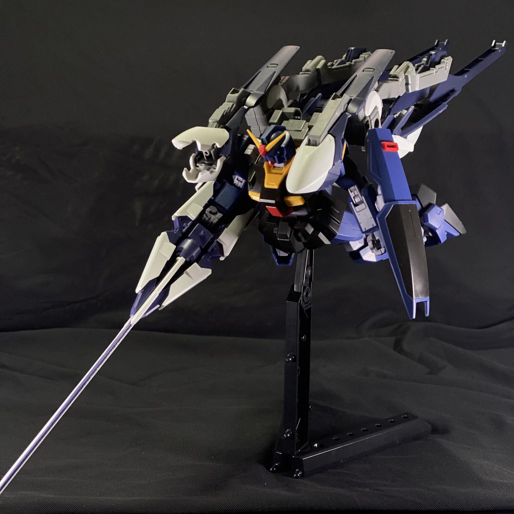 推力を中央に集約した突破形態。
この形態で敵陣に突っ込んでいくことができます。