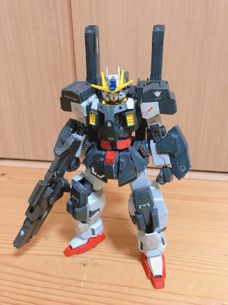 フル装備した姿。重武装は、いいぞ。
頭部ガンカメラは、制作中の不慮の事故によりケルディム同様のカバーのみの展開になっています。