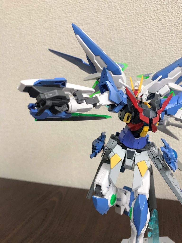 このシュナードウェアは接近戦に特化したウェアですが、先程のCファンネルを始め遠距離攻撃が可能な武装も装備してます。
(というかいろいろ見直してみたら半分近く遠距離攻撃できる武器だった…(^^;)