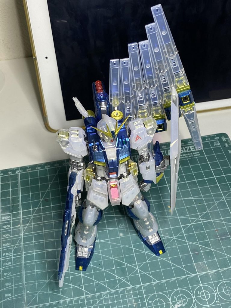 ブルーにはサファイアブルーと各色違う色のパール塗装で仕上げました。