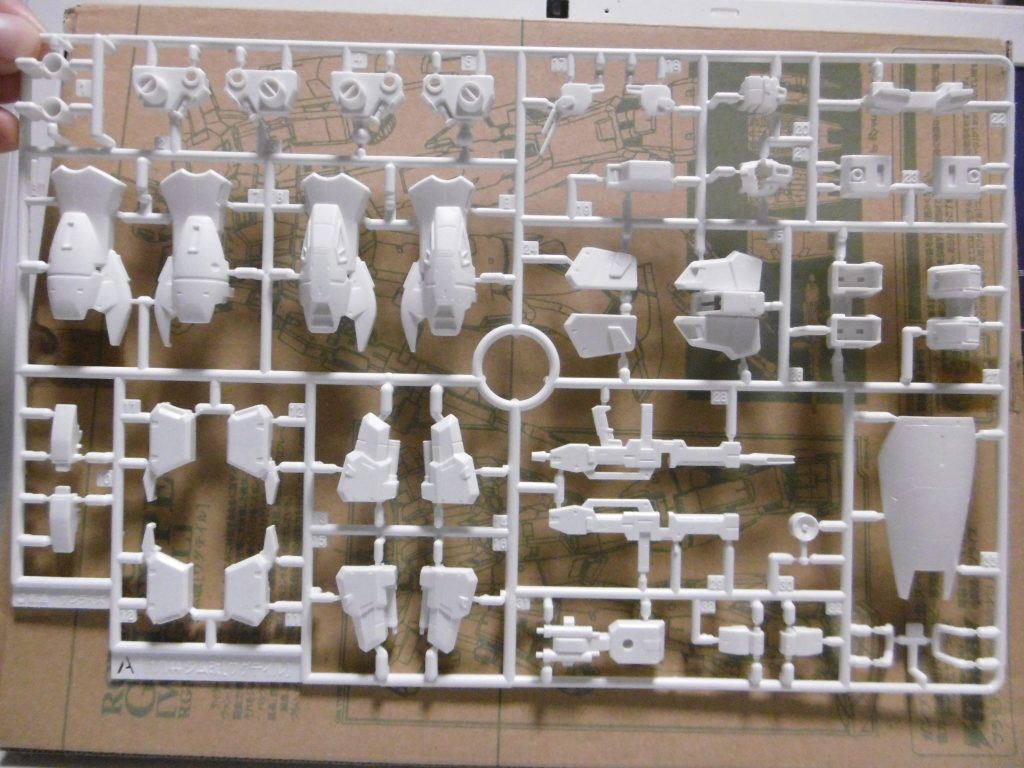 数年前に偶然入手できた、コンバージョンパーツ。
御覧のように、白の単色成型。