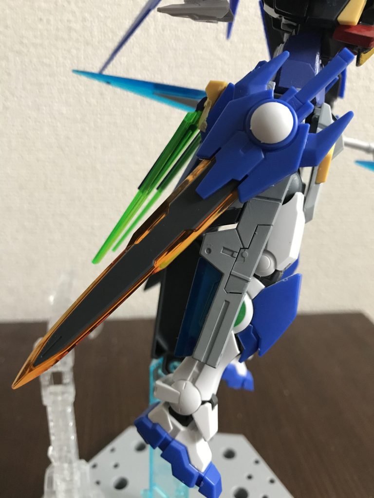 写真撮り忘れてしまいましたが、GNソードの裏側に接続ピンを取り付けレールガンの穴に接続できるようにしました。