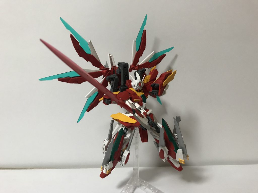 ガンダムモードその1
メイン装備のビームバスターソード
その威力は剣の大きさに比例する