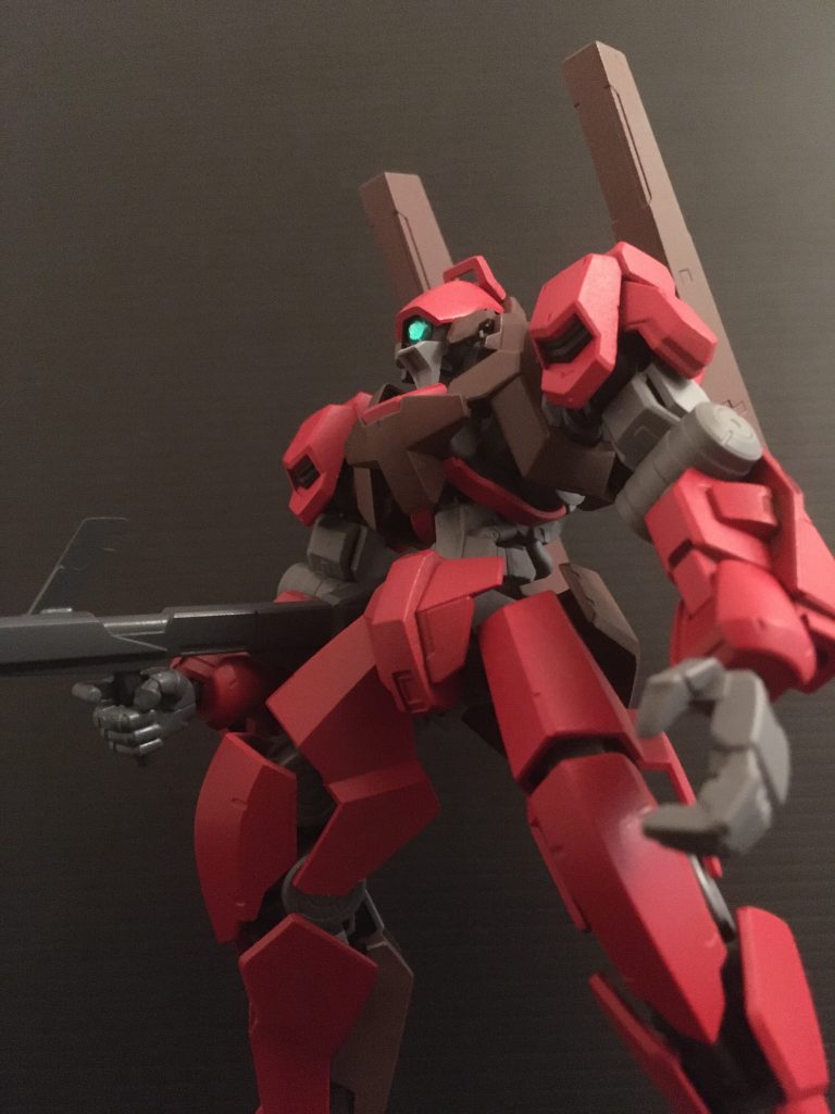 ギャラルホルンの機密文書には、300年前の厄祭戦勃発の原因となった機体が幾つか記録されている。
「Dark Inferno Assault Soldier」通称「ディアス」はAIにより完全自律制御された宇宙用MD(モビルドール)である。記録には「D.I.A.S」の機体名で紹介されているが、一般には「ガンマジャイアント」という名で伝承されていることが多い。