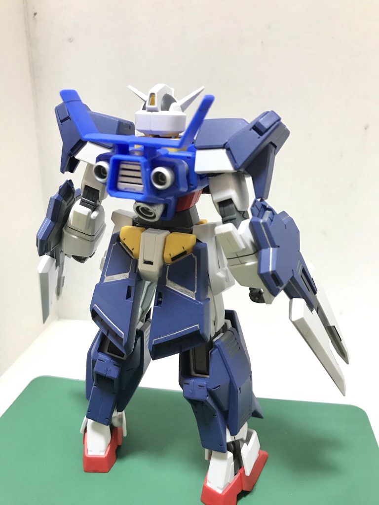 後ろから
部分塗装として装甲部にはシルバーとグレーを着色