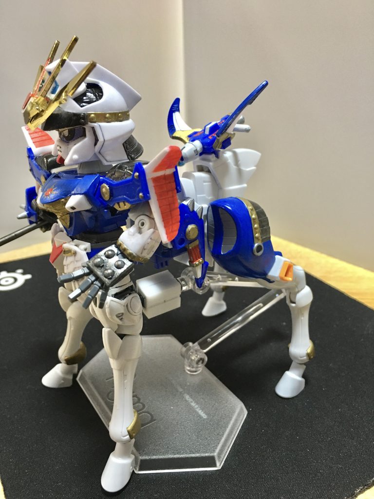 青い太腿は三国伝の白銀流星馬の後足を貼り合わせてます。