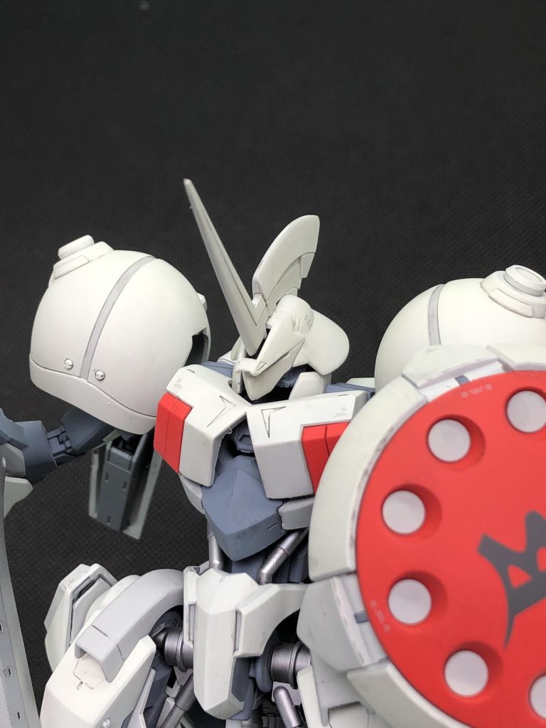 バストアップ
頭部はトサカの取り付けを逆にしたほか、マスクの形状を改修しています。