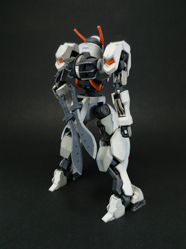 バックショット
武器は磁石で背面に懸架